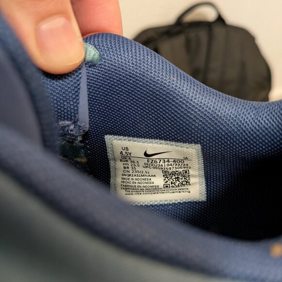 Kid's basketball shoes - Picture 3 of 3